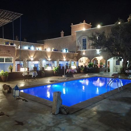 Riad Malak 奥伊俄贞 外观 照片